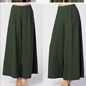 Love In 🌲pleated palazzo 🌲dress pants 🌲Forest Green